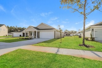 560 Riverwalk Cir in Freeport, FL - Building Photo - Building Photo