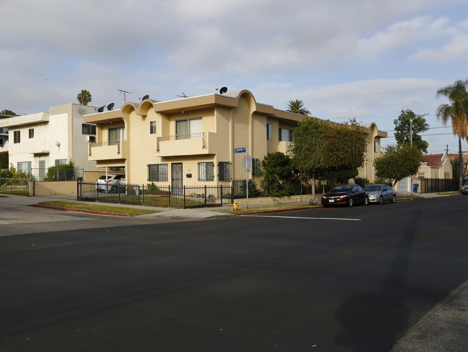 941 S St Andrews Pl in Los Angeles, CA - Foto de edificio