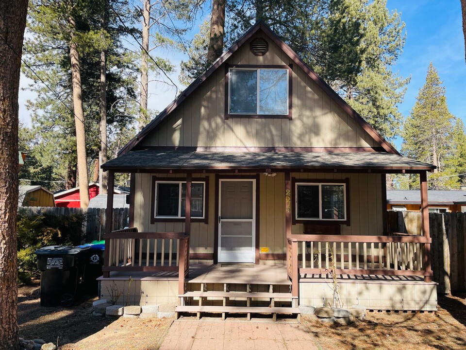 2579 Elwood Ave in South Lake Tahoe, CA - Building Photo