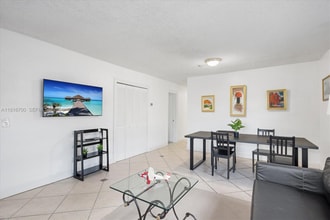 5726 SW 20th St in Miami, FL - Building Photo - Building Photo