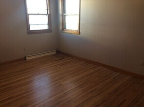 1360 1st St S in Dickinson, ND - Foto de edificio - Building Photo