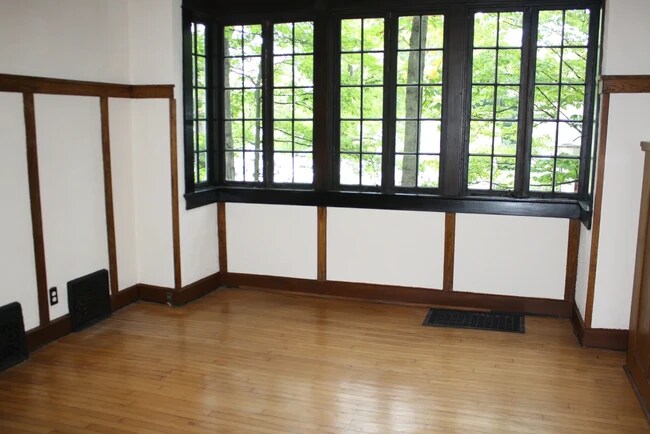 508 E 8th St in Bloomington, IN - Foto de edificio - Building Photo