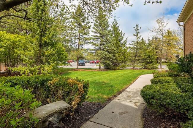 908 Upper Scotsborough Way in Bloomfield Hills, MI - Building Photo - Building Photo