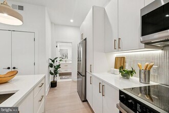 30 W Allens Ln, Unit 219 in Philadelphia, PA - Foto de edificio - Building Photo