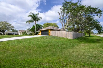 353 NW Ferris Dr in Port St. Lucie, FL - Building Photo - Building Photo