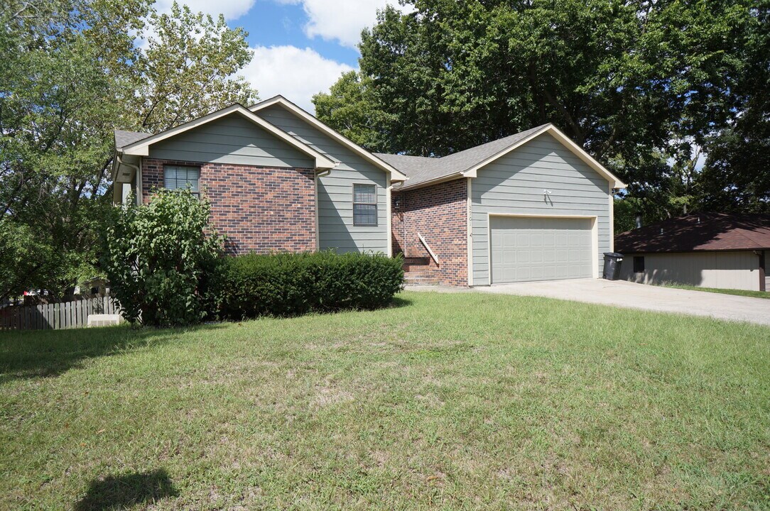 3701 Santiago Dr in Columbia, MO - Building Photo