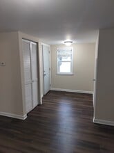 239 S Locust St, Unit 239 1/2 in Manteno, IL - Building Photo - Building Photo