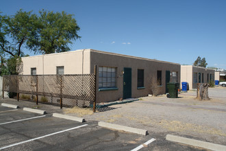 5005-5021 E 1st St in Tucson, AZ - Foto de edificio - Building Photo