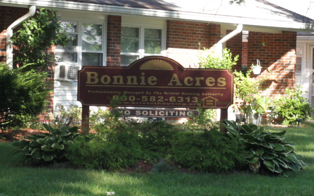 Bonnie Acres in Bristol, CT - Building Photo - Building Photo