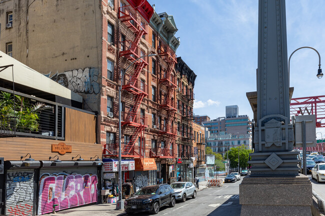 172 Delancey St in New York, NY - Building Photo - Building Photo