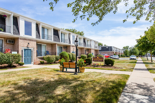 Emerson Square Apartments in Amherst, NY - Building Photo - Building Photo