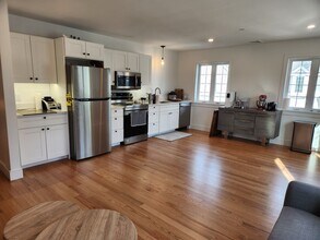 20 Garden St, Unit 3 in Rhinebeck, NY - Foto de edificio - Building Photo