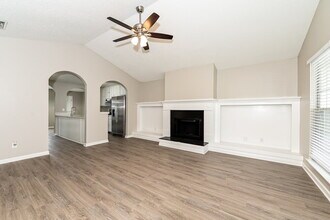 6725 Biscayne in Rex, GA - Foto de edificio - Building Photo