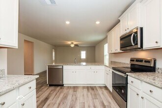 18624 Allen Welch Dr in Elgin, TX - Building Photo - Building Photo