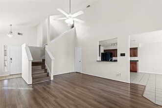 5106 Royal Cypress Dr in Katy, TX - Foto de edificio - Building Photo