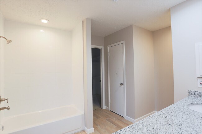 7110 Yardley Dr in Katy, TX - Building Photo - Building Photo