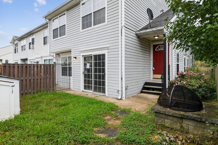 22560 Upper Kells Ln in California, MD - Building Photo