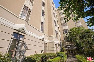 1314 Hayworth Ave, Unit 403 in West Hollywood, CA - Building Photo - Building Photo