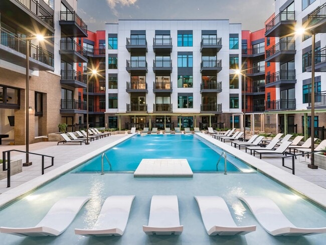Modera SoBro in Nashville, TN - Foto de edificio - Building Photo