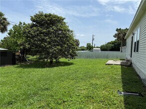 220 Connecticut Rd in Lehigh Acres, FL - Building Photo - Building Photo