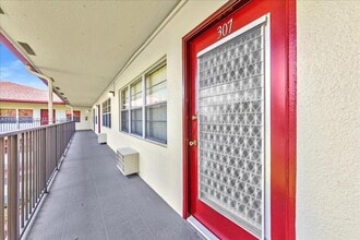 13500 SW 1st St in Pembroke Pines, FL - Building Photo - Building Photo