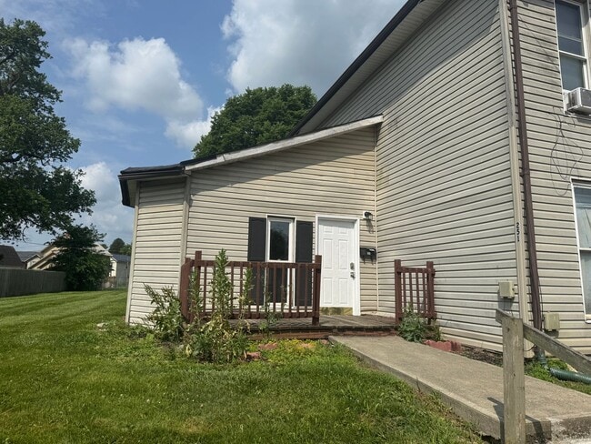 property at 251 1/2-251-252 N 5th St