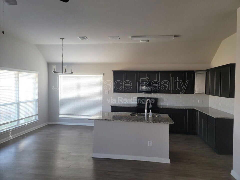 3928 Centerfire Rd in Waco, TX - Building Photo