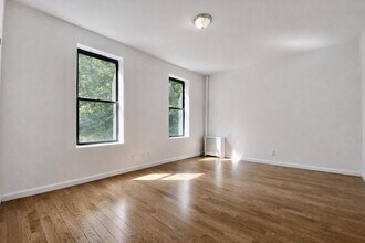 44 Bennett Ave, Unit 5H in New York, NY - Foto de edificio - Building Photo