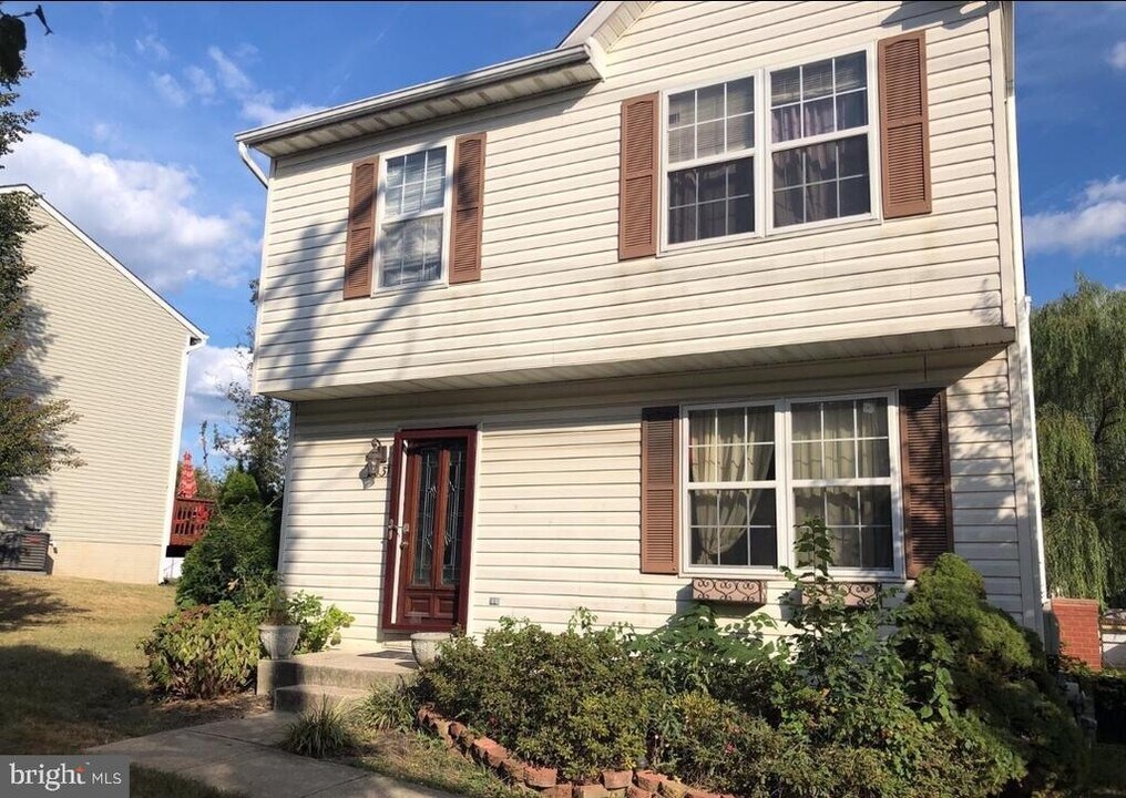 2031 Featherbed Ln in Lochearn, MD - Building Photo