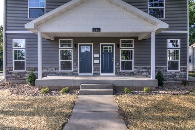 302 12th Ave W, Unit B