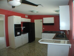 72461 Sunnyvale Dr in Twentynine Palms, CA - Foto de edificio - Building Photo