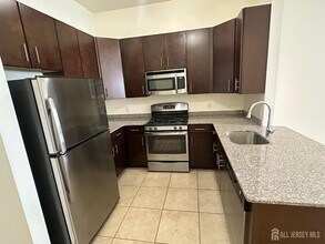 88 Roosevelt Ave in Carteret, NJ - Building Photo - Building Photo