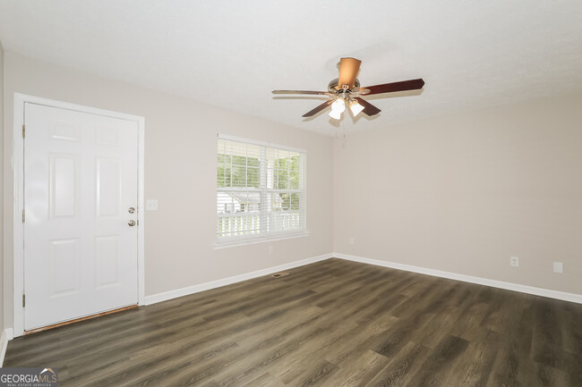 6530 River Hill Dr in Flowery Branch, GA - Building Photo - Building Photo