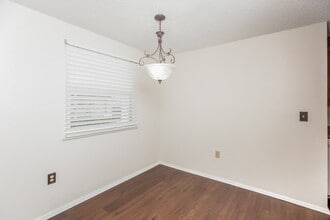 6205 37th Ave W in Bradenton, FL - Foto de edificio - Building Photo