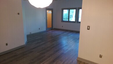 3267 N Bartlett Ave, Unit UWM / East-Side 3BR lower flat in Milwaukee, WI - Foto de edificio - Building Photo