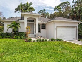 1334 Center Ln in Naples, FL - Building Photo