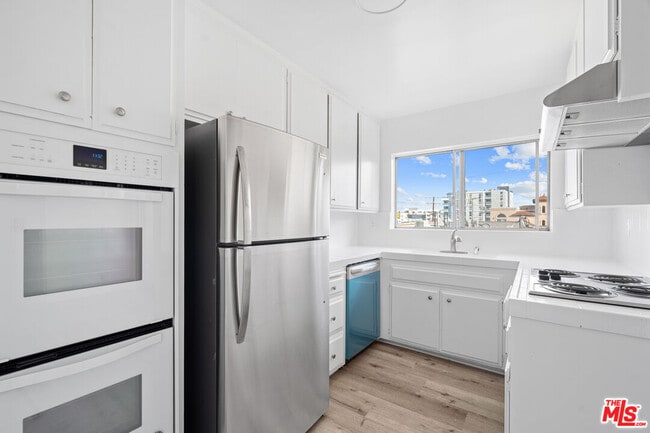 1420 S Bedford St in Los Angeles, CA - Building Photo - Building Photo