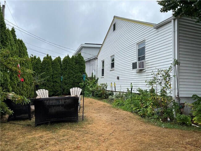 58 Vale Ave in Cranston, RI - Building Photo - Building Photo