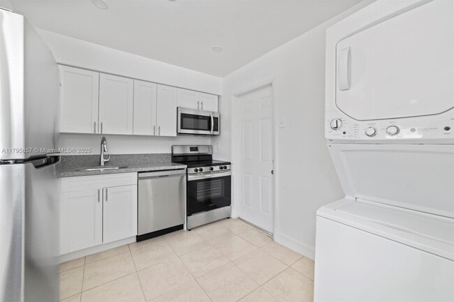 2457 NE 183rd St, Unit 1