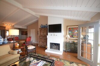 403 Columbus Cir in Corona Del Mar, CA - Building Photo - Building Photo