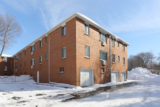 Highland Bay Apartments in Rochester, NY - Building Photo - Building Photo