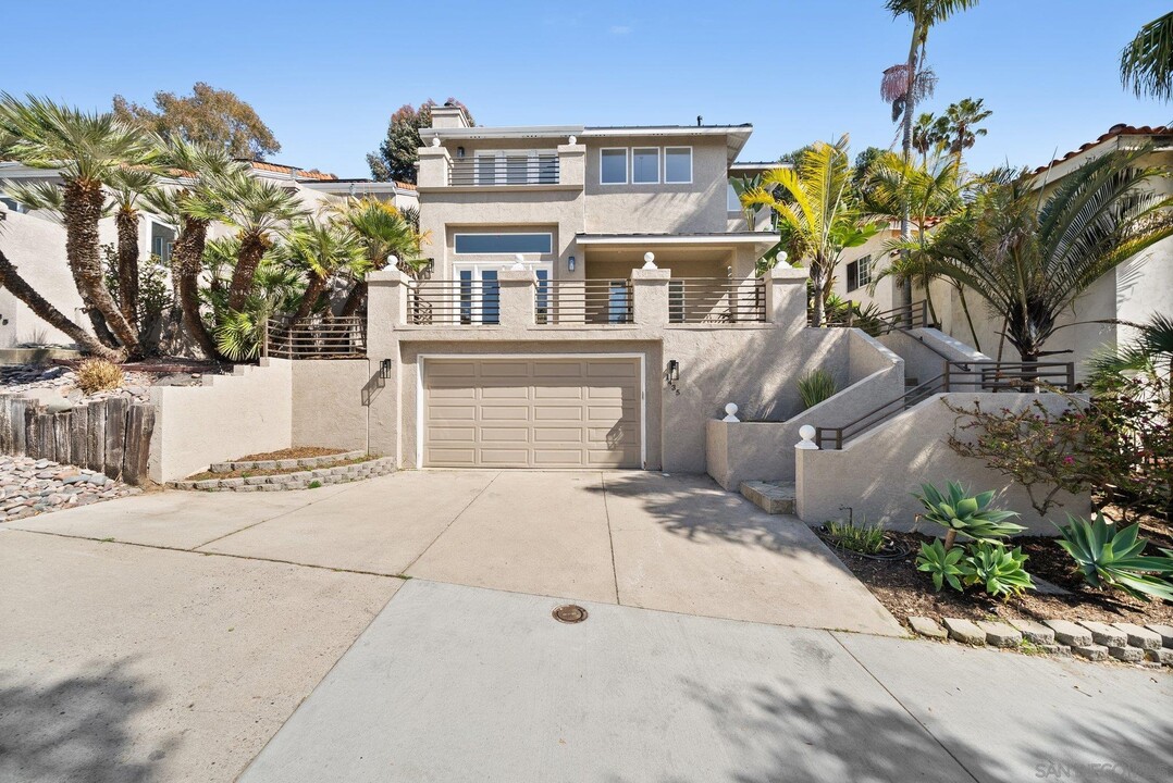 1435 Glenwood Dr in San Diego, CA - Foto de edificio