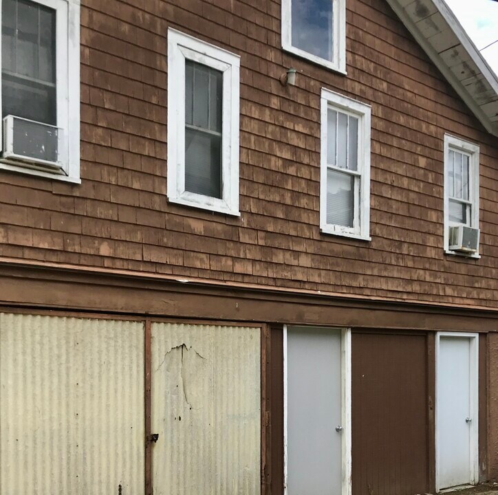 77 1/2 N High St, Unit Carriage House in Athens, OH - Foto de edificio