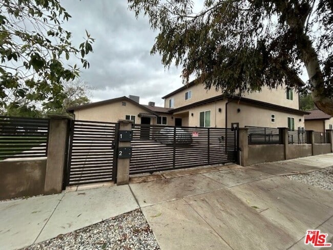 5062 CA-27 in Los Angeles, CA - Building Photo - Building Photo