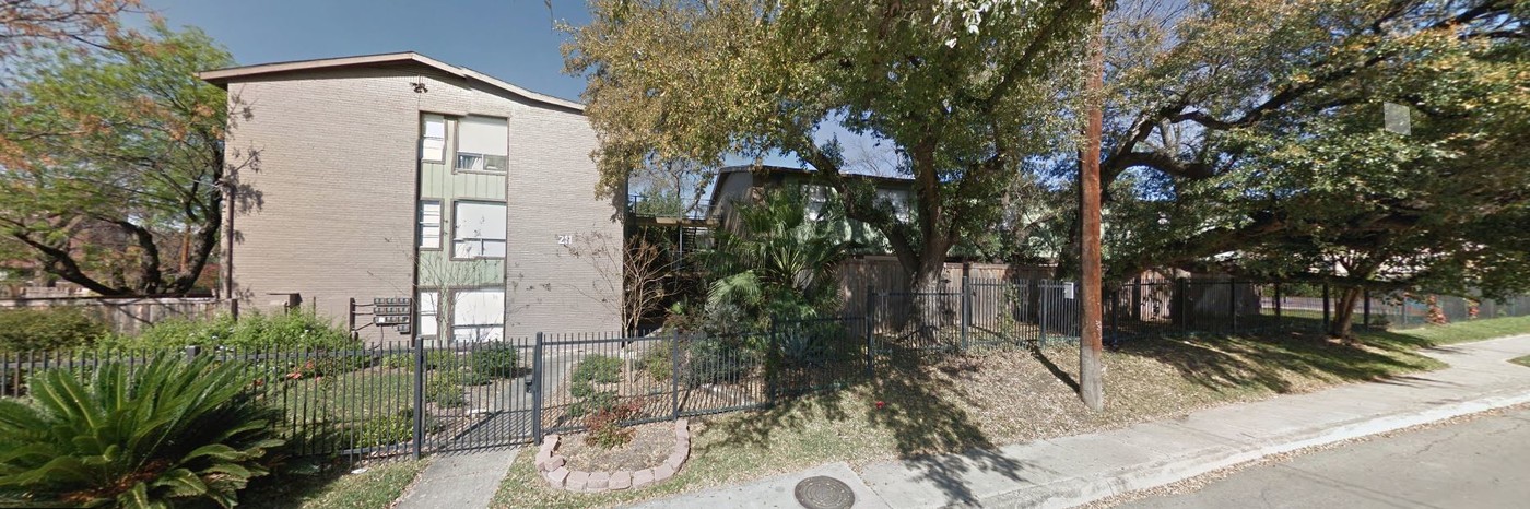 211 Natalen Ave in San Antonio, TX - Building Photo