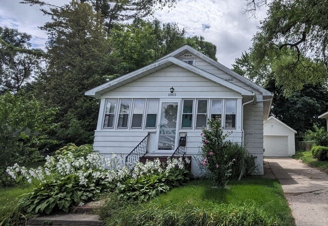 property at 1005 W Dale Ave