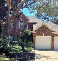 10 E Misty Dawn Dr in Conroe, TX - Building Photo