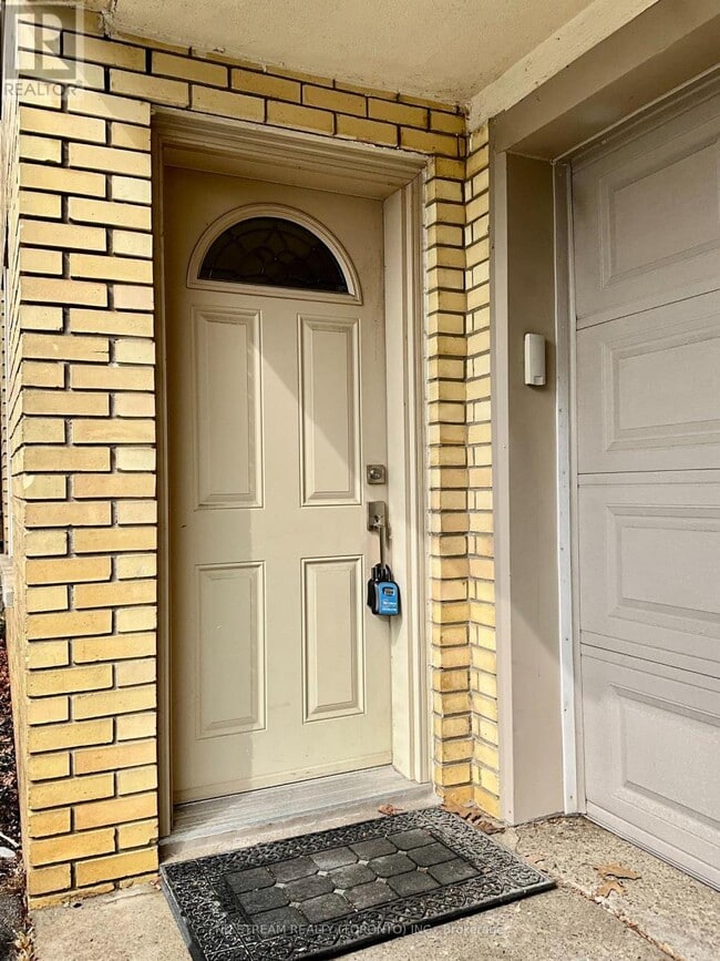 260 Fisherville Rd in Toronto, ON - Building Photo - Building Photo