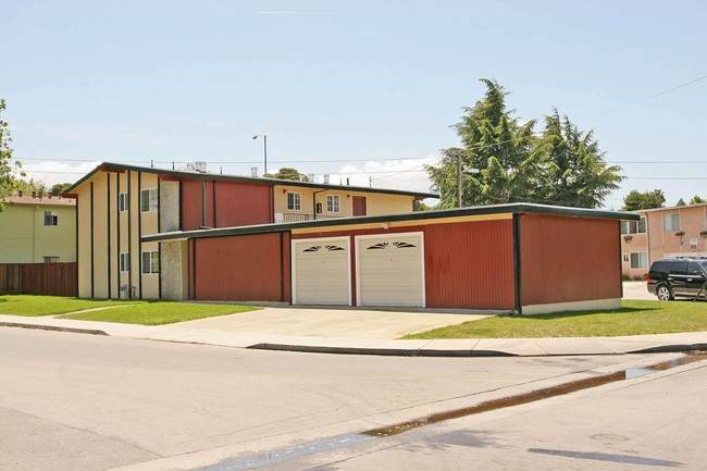 1100 Ringwood Ave in Menlo Park, CA - Foto de edificio - Building Photo