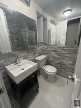 Mott Street in New York, NY - Foto de edificio - Building Photo